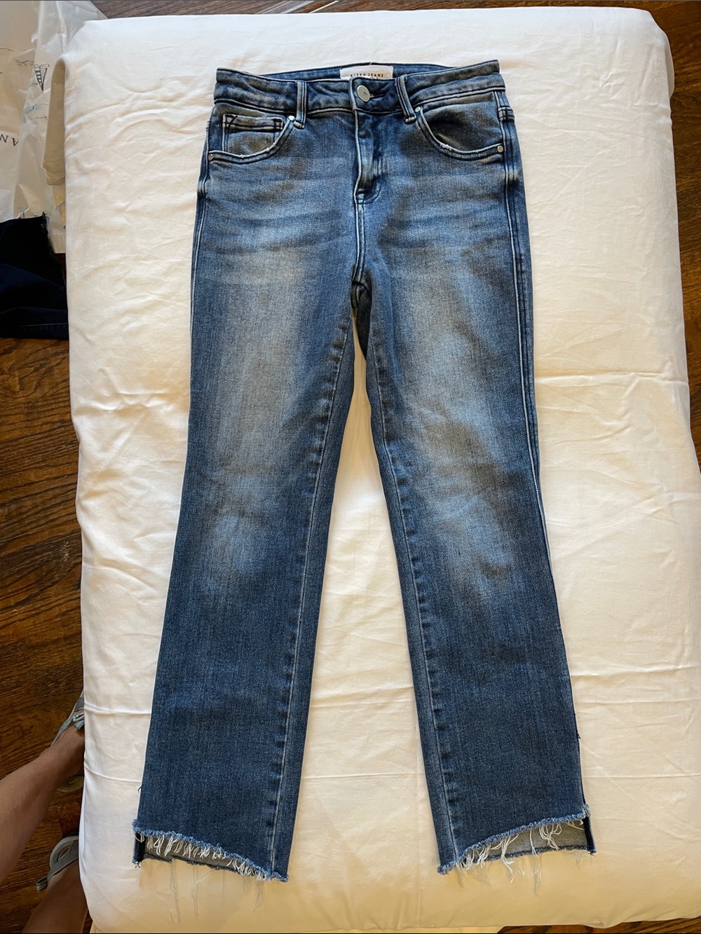 Risen Women's Blue Cropped Straight Jeans Size 24
